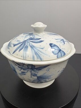 Portmeirion Botanic Blue Floral Lidded Sugar Bowl Scalloped Edge Pedestal